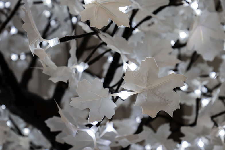 white led maple leaves